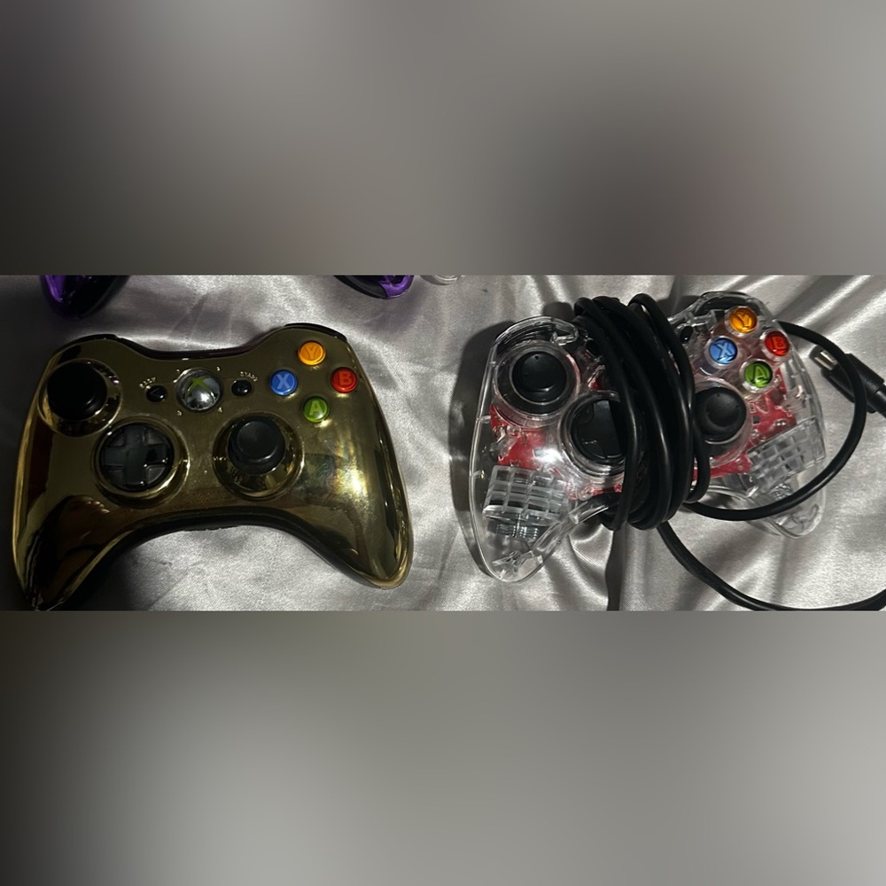 2 Xbox 360 controllers